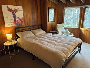 3 bedrooms, desk, free WiFi, bed sheets - Faraway-Chalet (Dinner Plain)