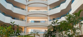 Quiet apartment one block from the beach