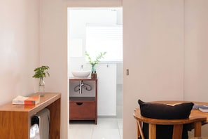 Comfort Single Room, Private Bathroom | Bathroom | Hair dryer, towels, soap, shampoo - Staymore Guesthouse (Stellenbosch)