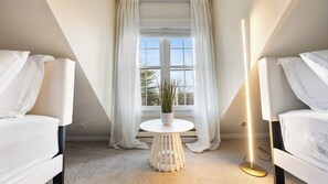 Cortinas blackout, tabla de planchar con plancha y wifi gratis