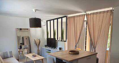 Studio le secret de la garrigue with swimming pool - A relaxing interlude