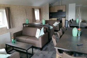 Interior - Pondside Stay w/ Kitchen (Bant)