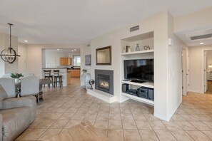 TV, fireplace
