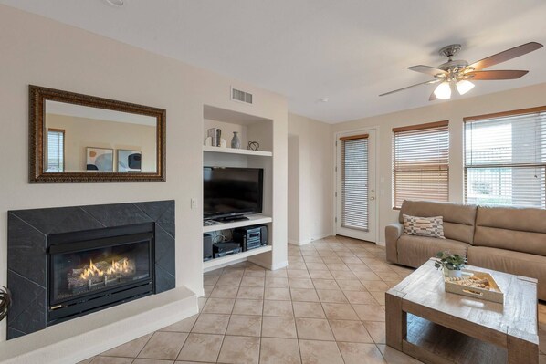 TV, fireplace