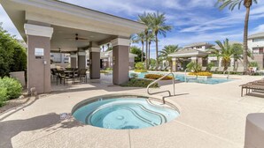 A pool area with a hot tub, lounge chairs, and palm trees. - Single Story Level w/ Heated Pool/Spa/Fitness Rm, Garage, Kierland's Fine Dining/Shopping+FREE GOLF (Scottsdale)