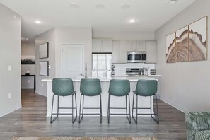 Fridge, microwave, oven, stovetop - IRIE Living, Replenish Kg 2Bd+Gym+Pool, BRAND NEW! (Whitestown)