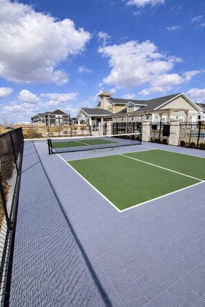 Sports court - IRIE Living, Replenish Kg 2Bd+Gym+Pool! (Whitestown)