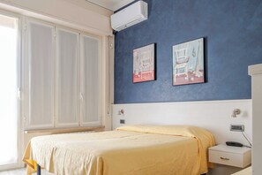 1 bedroom, laptop workspace, bed sheets - Hotel 3 Serenity and Charm in the Heart of Ventimiglia (Ventimiglia)