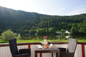 Outdoor dining - Oud Veerhuis (anno 1633) (Traben Trarbach)