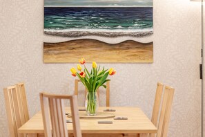Dining - James Robb Avenue (No 4) (St Andrews)