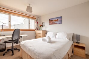 3 soverom, skrivebord, strykejern/-brett og wi-fi (inkludert)
