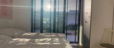 4 bedrooms, travel crib, free WiFi