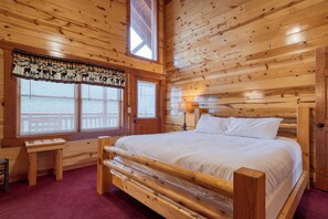 8 室のベッドルーム、旅行用ベビーベッド、WiFi (無料)、ベッドシーツ