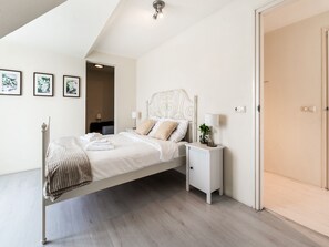 5 bedrooms, iron/ironing board, travel crib, WiFi