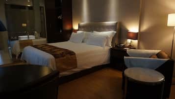 Comfort Single Room | Desk, blackout curtains, iron/ironing board, free WiFi