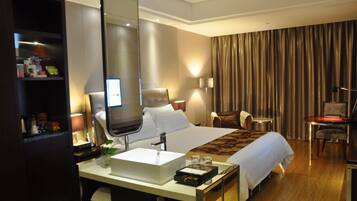 Comfort Single Room | Desk, blackout curtains, iron/ironing board, free WiFi