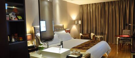 Enkeltrom – comfort | Skrivebord, blendingsgardiner, strykejern/-brett og wi-fi (inkludert)