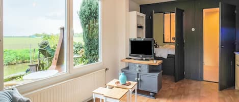 1 habitación, tabla de planchar con plancha y wifi