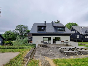 Outdoor dining - Pet-Friendly Getaway (Eisfeld)