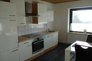 KĂŒhlschrank, Mikrowelle, Ofen, Herdplatte