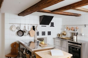 Réfrigérateur, four, plaque de cuisson, lave-vaisselle