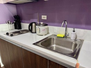 Micro-ondes, four, plaque de cuisson, lave-vaisselle