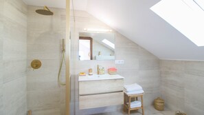 Shower, towels