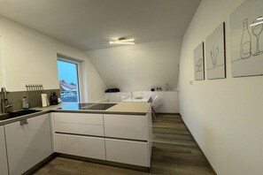 Fridge, microwave, stovetop, dishwasher - Holiday home with castle-view (Treffurt)