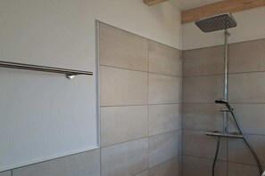 Een douche, een haardroger