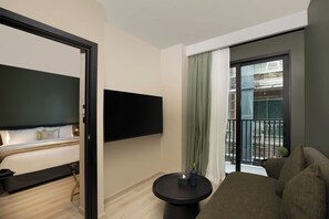 Deluxe Suite | Living area
