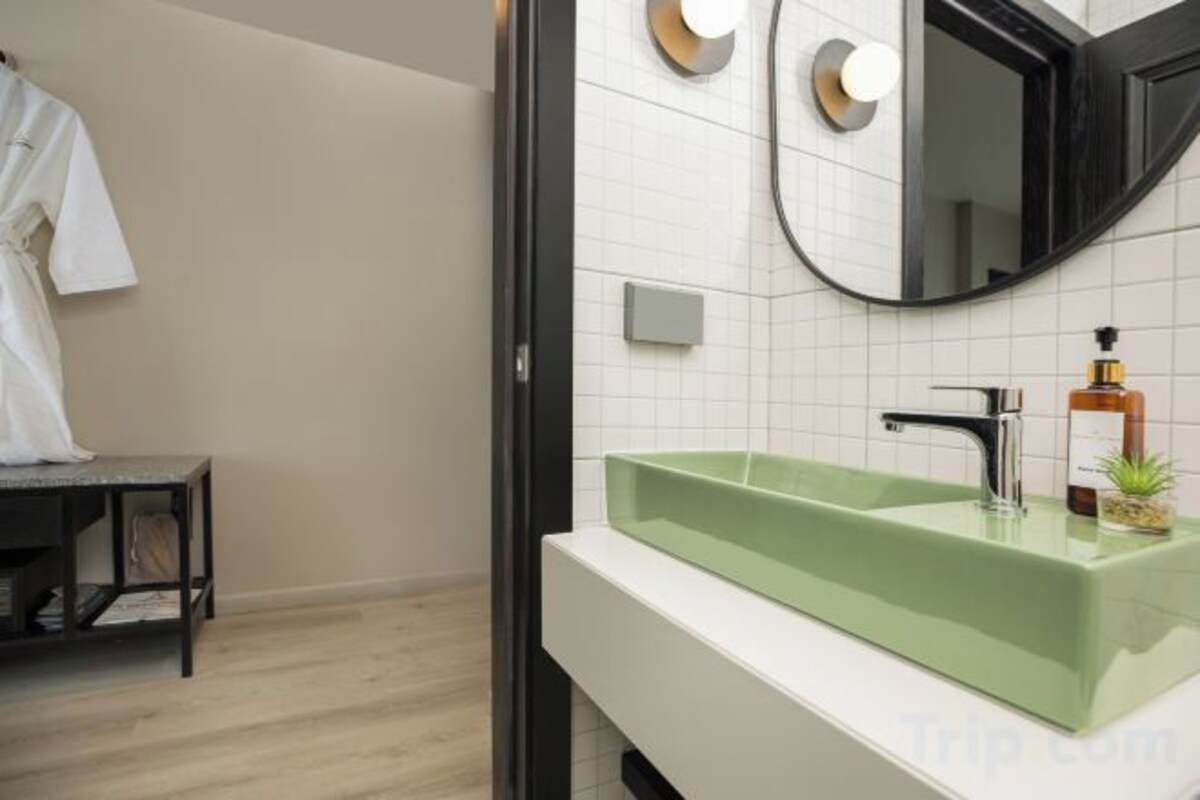 Salle de bain | Douche, séchoir à cheveux, peignoirs, bidet