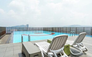 Outdoor pool - 3 Towers Jln Ampang by Airhost (Kuala Lumpur)