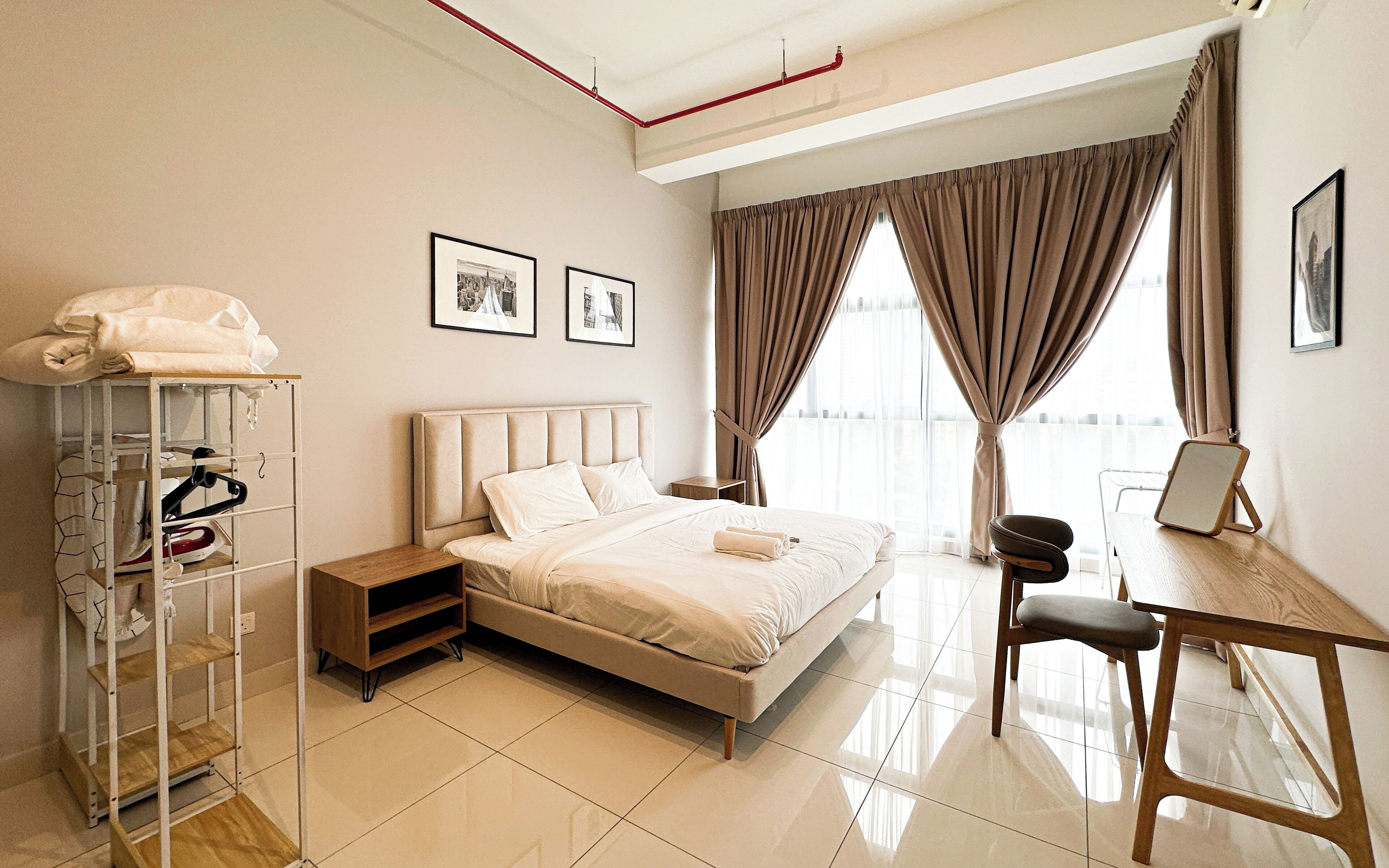 Suíte estúdio luxo, vista para a cidade | Cortinas blackout, ferros/tábuas de passar roupa, Wi-Fi de cortesia