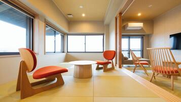 Luxe suite, uitzicht op de stad | Een kluis op de kamer, gratis wifi, beddengoed