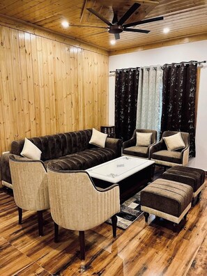 Living area - Classic Hills Villa Mussoorie (Mussoorie)