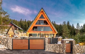 Exterior - Amazing home in Ravna Gora with sauna (Ravna Gora)