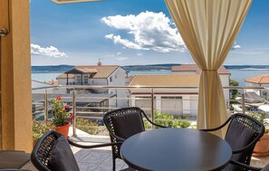 Outdoor dining - 1 bedroom awesome apartment in Dramalj (Dramalj)