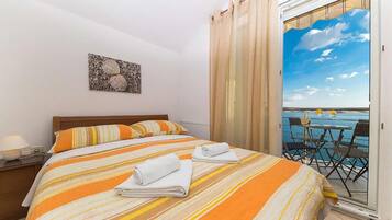 2 bedrooms, travel crib, free WiFi