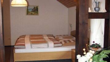 3 bedrooms, iron/ironing board, bed sheets