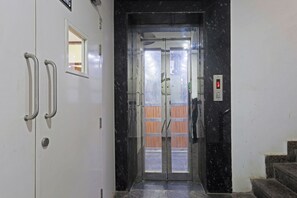 Lift - Airport Hotel Galaxy (New Delhi)
