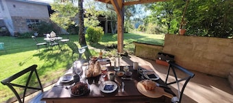Chambre d'hôtes des Marchands in an old village hotel dating from 1934