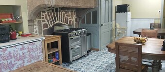 Chambre d'hôtes des Marchands in an old village hotel dating from 1934