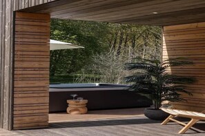 Bain à remous extérieur