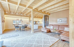 Smart TV, lareira, mesa de pingue-pongue