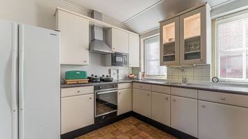 Microwave, stovetop, dishwasher