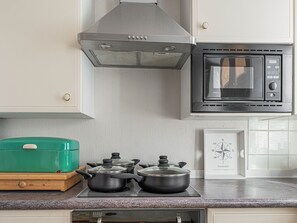 Microondas, parrilla de estufa, lavavajillas y comedor