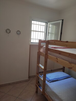 2 Schlafzimmer, Bügeleisen/Bügelbrett, Bettwäsche