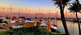 Charming 3-bedroom villa with A/C, WIFI, Steps to Beach, Parking