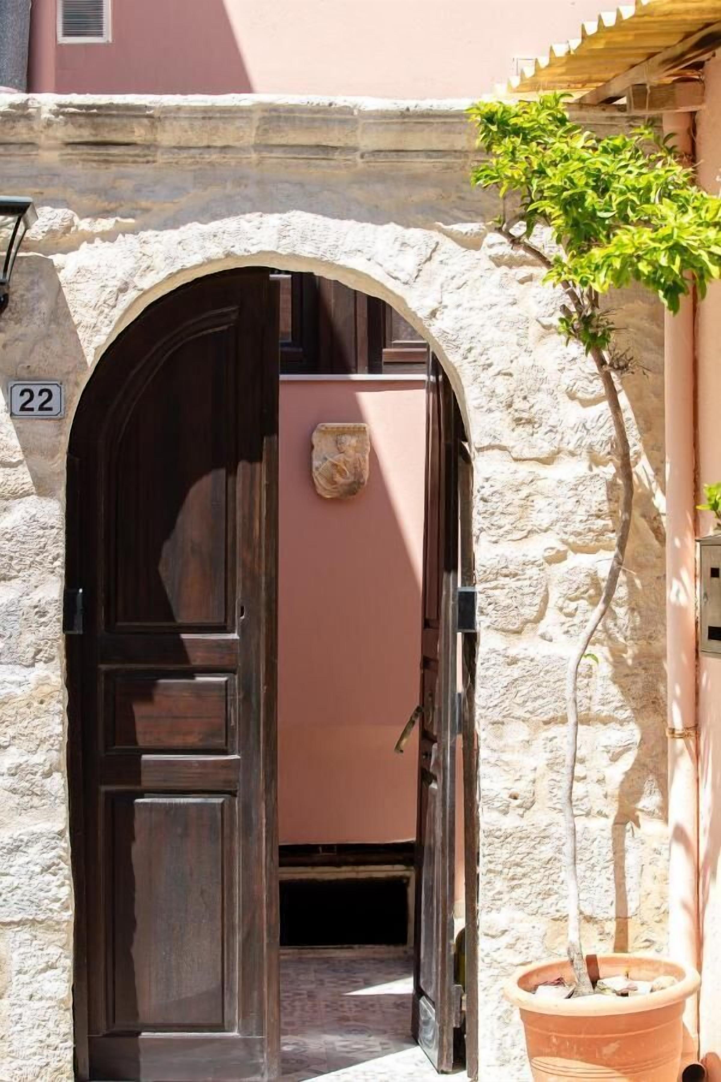 Mặt tiền nơi lưu trú