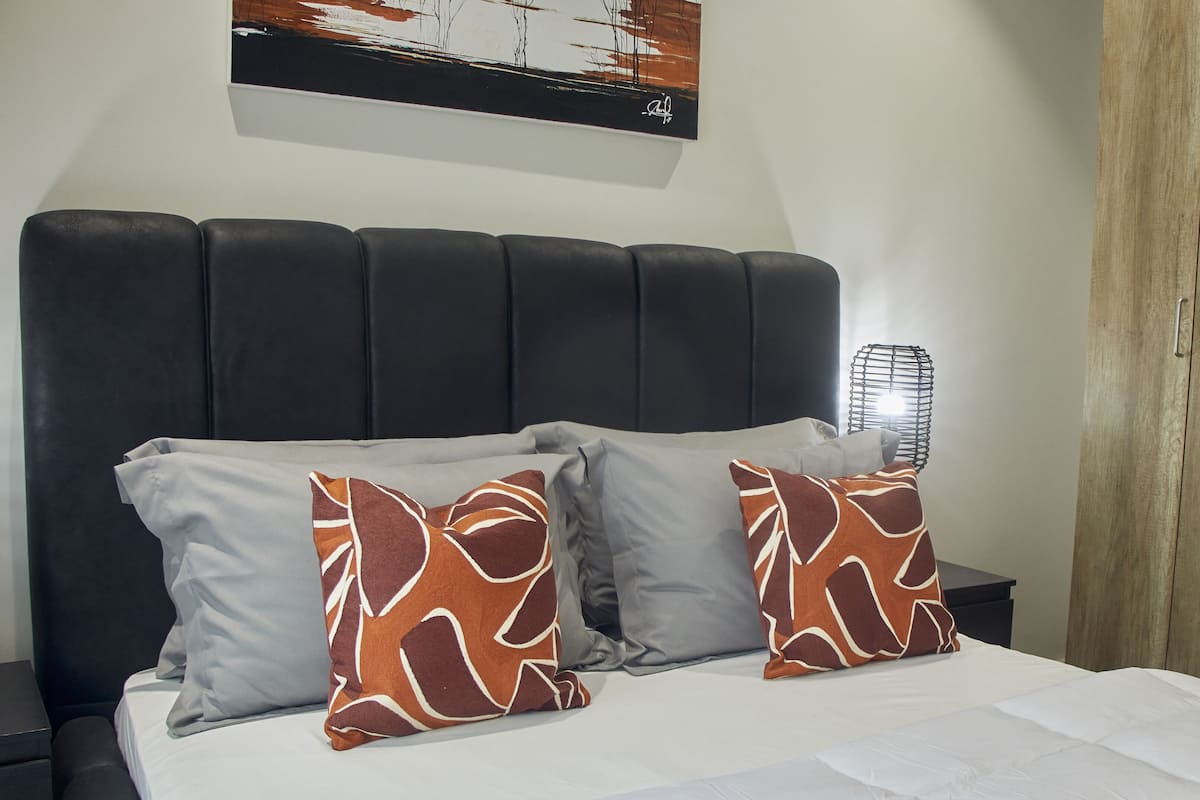 Suite estudio estándar | Escritorio, espacio para trabajar con laptop y wifi gratis
